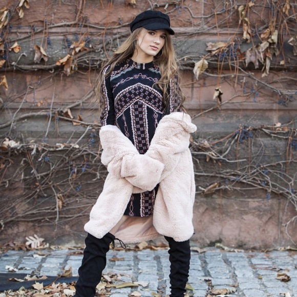 Hi I’m your Posher, Promise! Check out my closet! Many NEW items & low prices!! - Picture 2 of 8